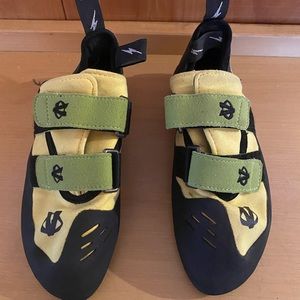Evolv women’s rock climbing shoes